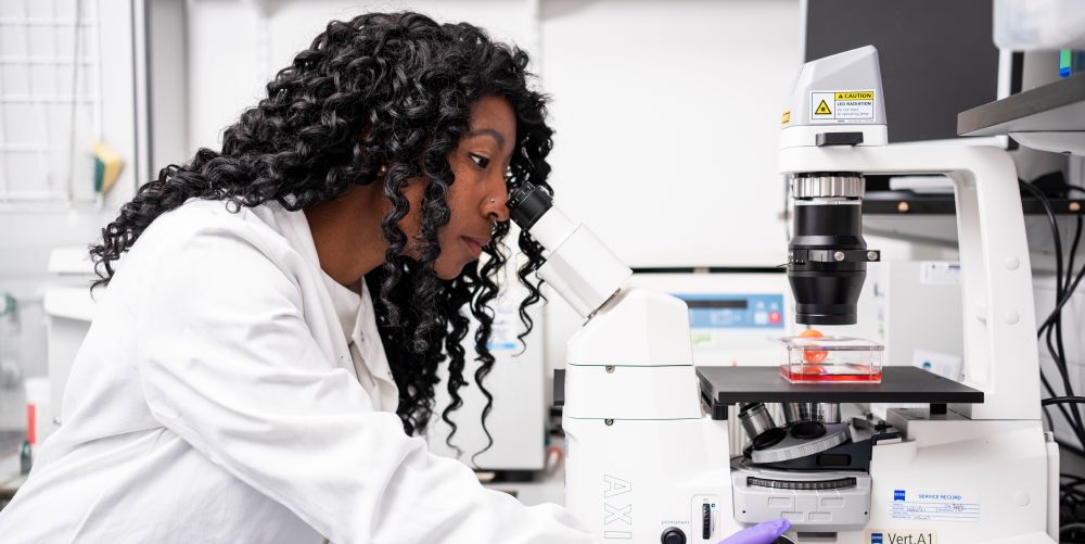 Sigourney Bonner looks down a microscope